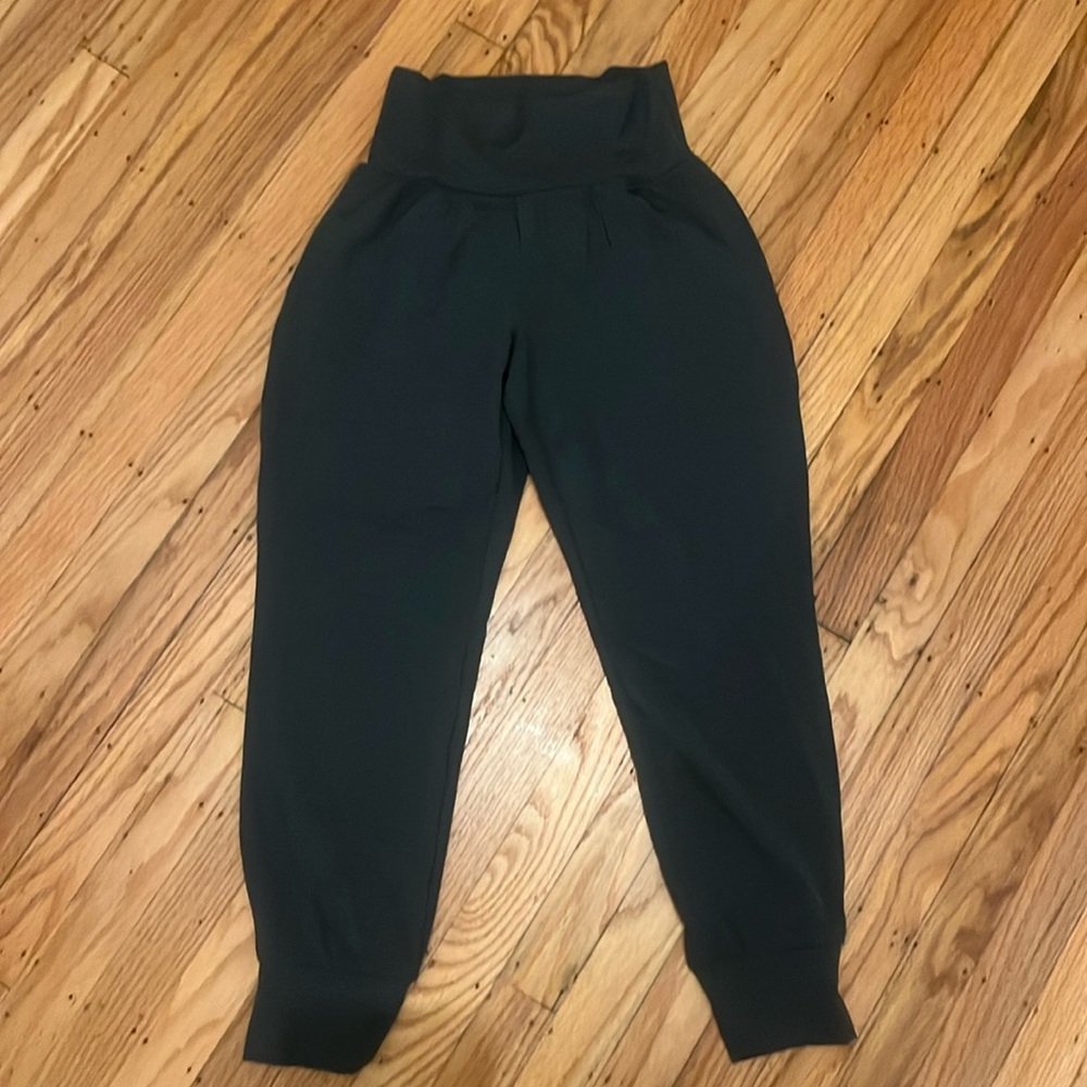 Athleta Salutation Jogger in Powervita // XXS petite // like new!